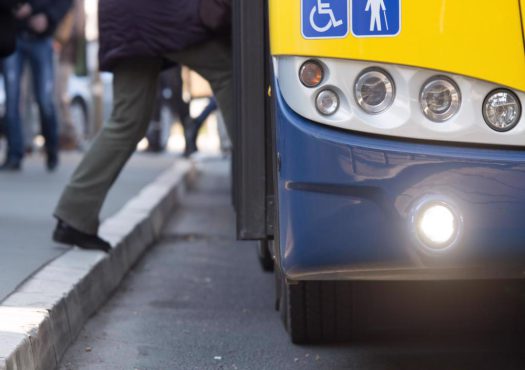ARESEP alerta por buses y taxis sin marchamo