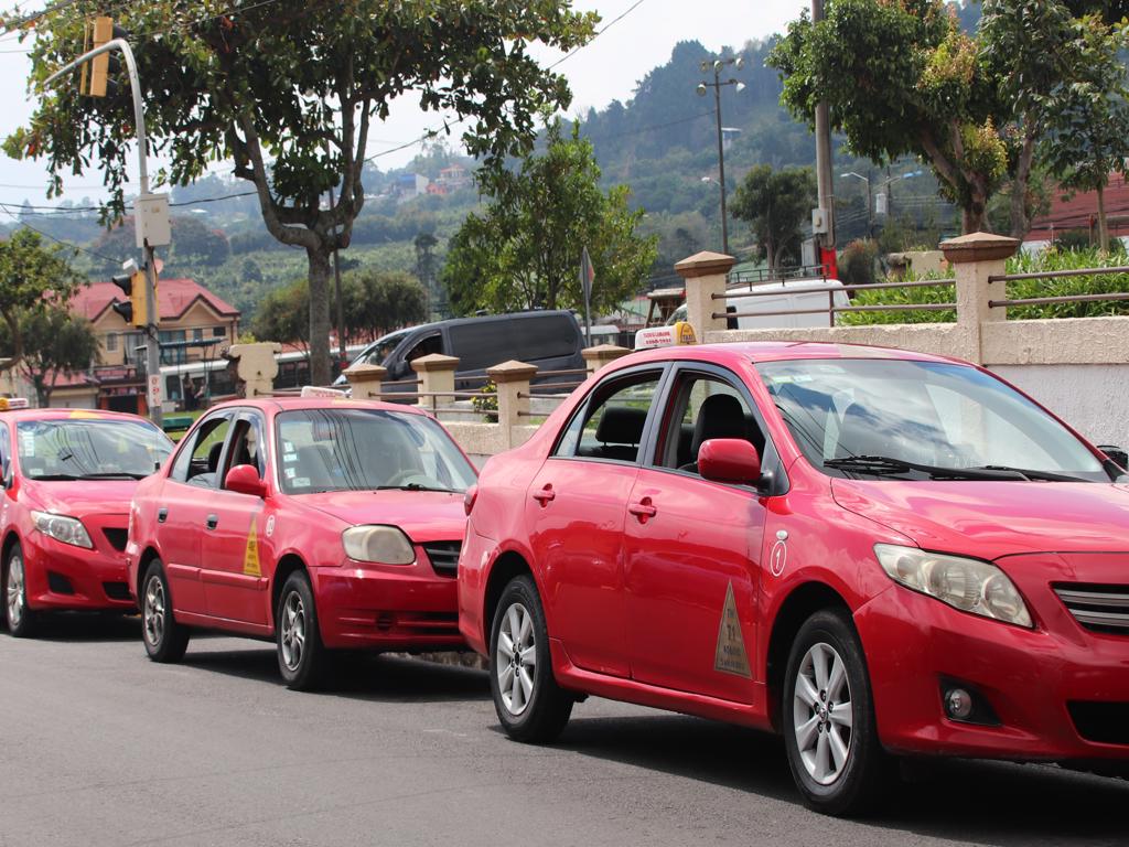 ARESEP plantea disminución en tarifas de taxis