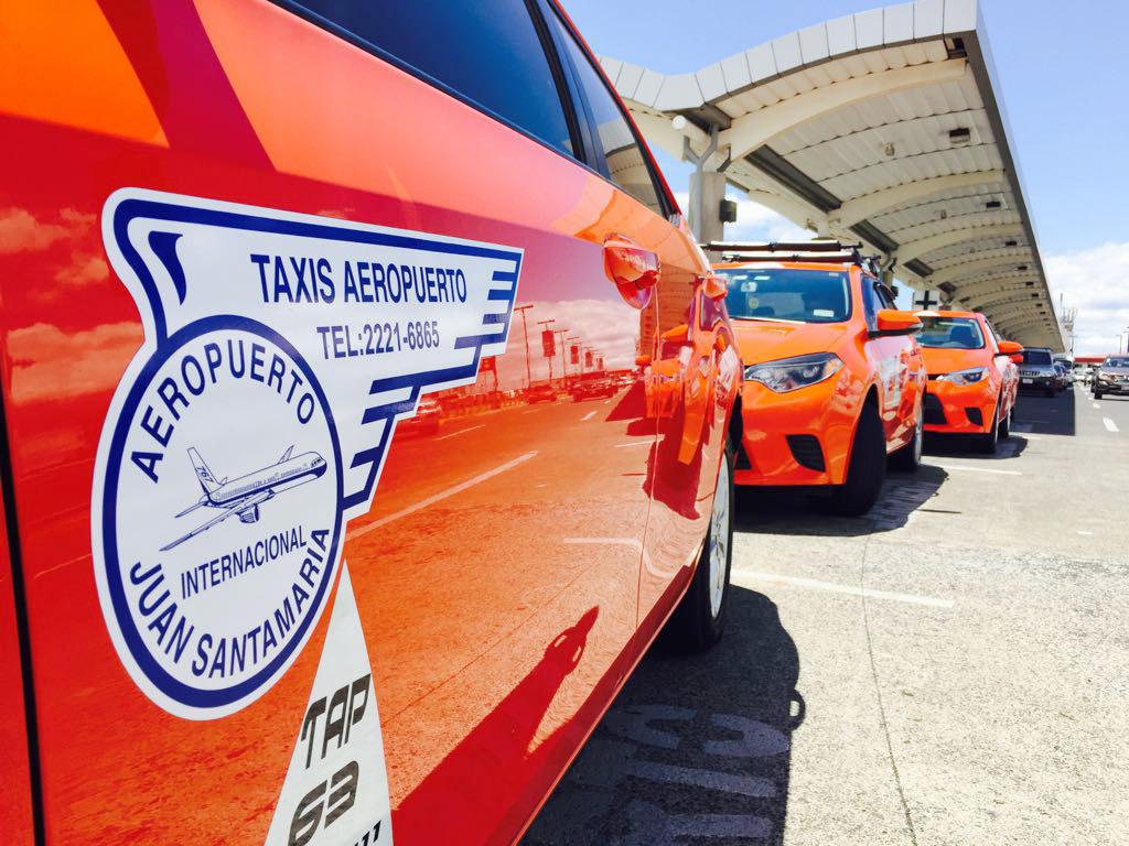 ARESEP propone rebaja en taxis del aeropuerto